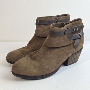 Clarks Collection Brown Suede Ankle Booties Size 8 Side Zip 1.5" Heel Round Toe